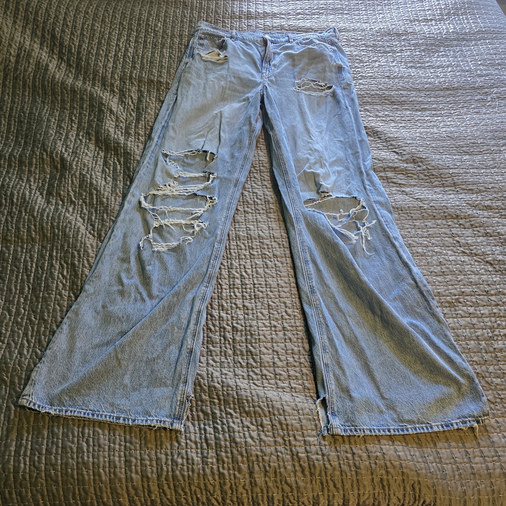 Distressed Light Blue AE Women's Jeans